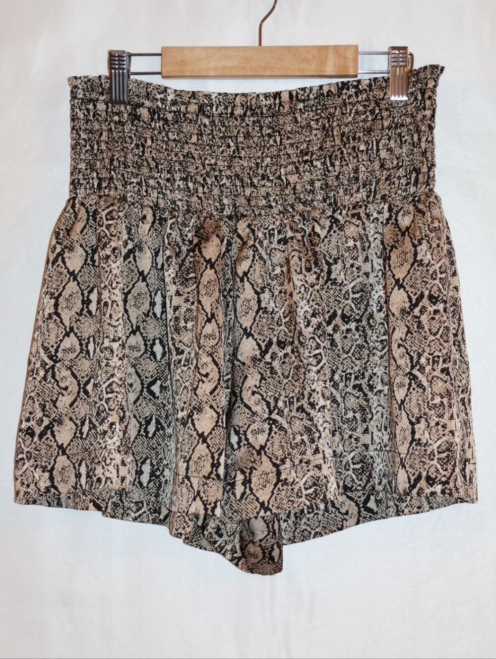 TCEC Black & Tan Snakeskin Smocked-Waist Pull-On Silky Shorts.